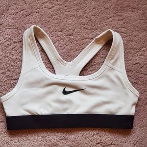 Girl's Nike Sports Bra size S EUC